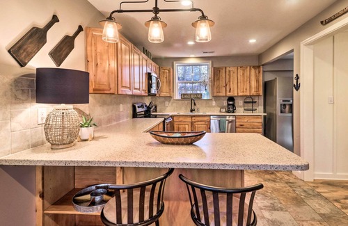 Mineral House | Cozy 'Beaver's Bungalow' - Walk to Lake Anna!