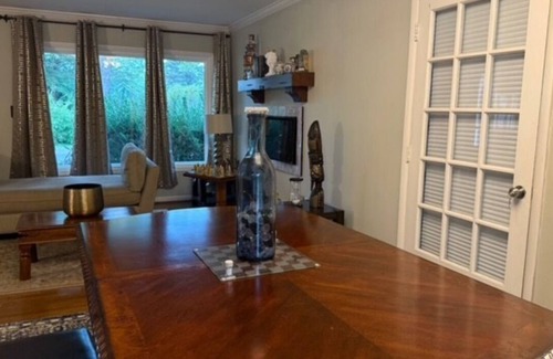 Fairfax Bed & Breakfast | Cozy bed & breakfast in delightful Fairfax with AC