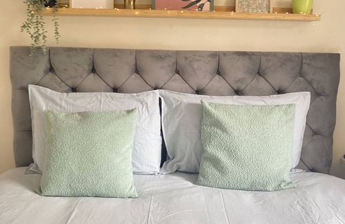Colinton Apartment | Cozy bedroom in shared accommodation with parking