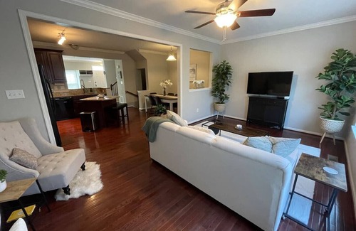 Charlottesville House | Cozy Bedroom in Mountainview Townhouse