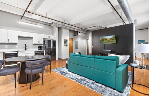 Mission Apartment | Cozy Bedroom Retreat in the Heart of Kansas City