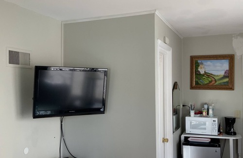 Kenosha House | Cozy Bedroom with Private Entrance, Bathrm and nearby Lake Michigan View