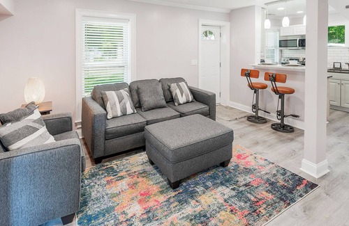 Belmont House | Cozy Belmont cottage ~1 mi to restaurants/shops
