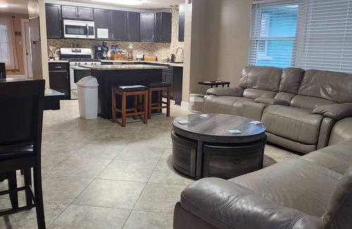 Englewood South House | Cozy Blue 4 Miles to beach.Dogs allowed, Hot tub, firepit,