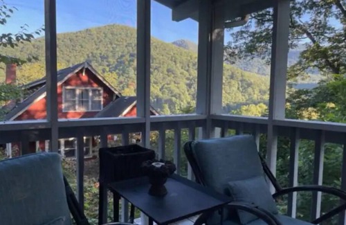 Black Mountain Cottage | Cozy Blue Ridge Mountain Cottage in Montreat, NC