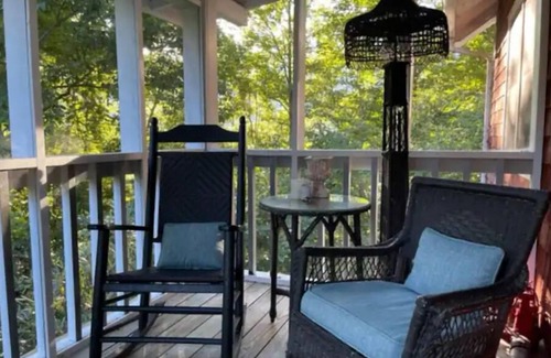 Black Mountain Cottage | Cozy Blue Ridge Mountain Cottage in Montreat, NC