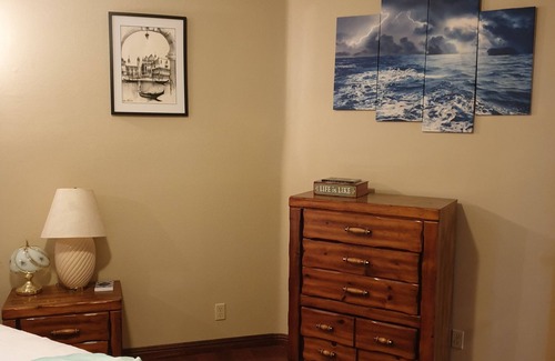 South Redlands House | Cozy Blue Room in a house in quiet Redlands with WiFi, AC, heater, laundry, etc