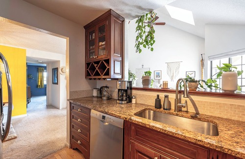 Gunbarrel Condo | Cozy Boho Hideaway -Sunlight, Workspace, Trails & Hot Tub