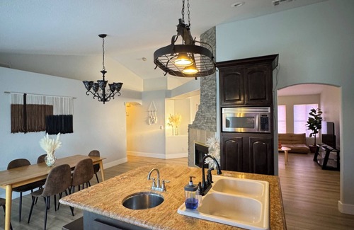 North Las Vegas Villa | Cozy Boho house in a quiet community, in N Las Vegas. 10-12 miles to the Strip