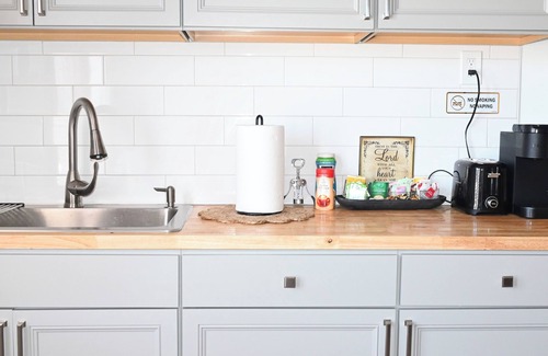 Hartford Apartment | Cozy BoHo pet & family friendly near downtown & hospitals