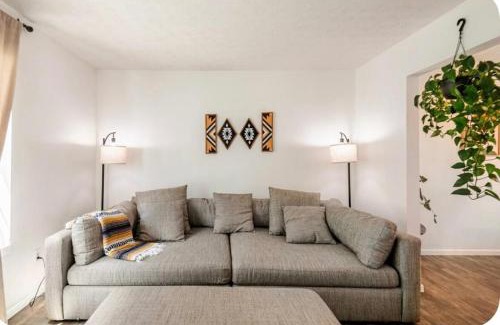 Grove City House | Cozy boho Retreat