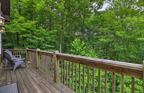 Boone Cabin | Cozy Boone Cabin w/Deck: Close to Downtown!