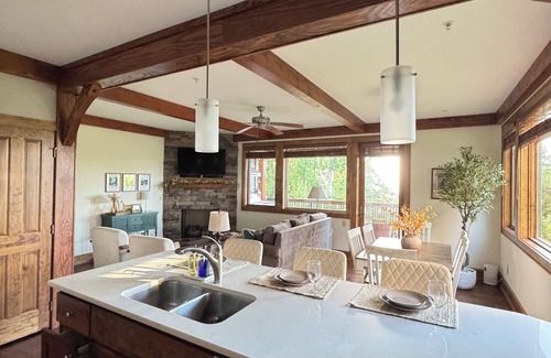 Foscoe Condo | Cozy Boone Retreat Stone Fireplace Hot Tub Mountain Views & Resort Access