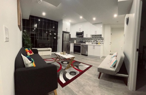 Evanston House | Cozy Brand-new 2-bedroom Basement with Lounge, Kitchen & Wifi