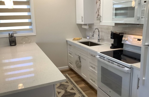 Bahama Reef Apartment | Cozy brand new yellow studio/cottage with free floating dock in Freeport.