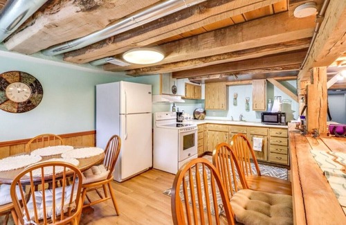 Carbon Hill House | Cozy Bremen Cabin with Hot Tub & Outdoor Bliss