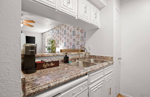 Brentwood Apartment | Cozy Brentwood Studio! |Close to ACL, F1, Etc!