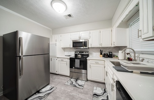 Columbus House | Cozy Brick Ranch Home owned and operated by an Army Soldier!