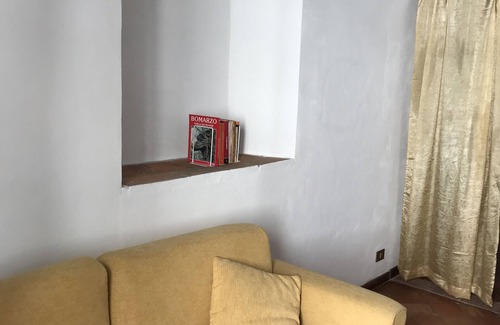 Pitigliano House | Cozy, bright and spacious three rooms house in medieval palace