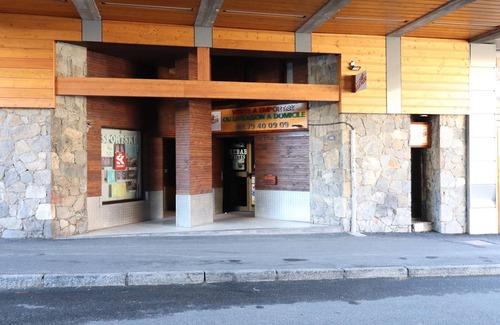 Val Claret Apartment | Cozy & Bright Apartment · Ski-In/Ski-Out · Balcony · Sleeps 10