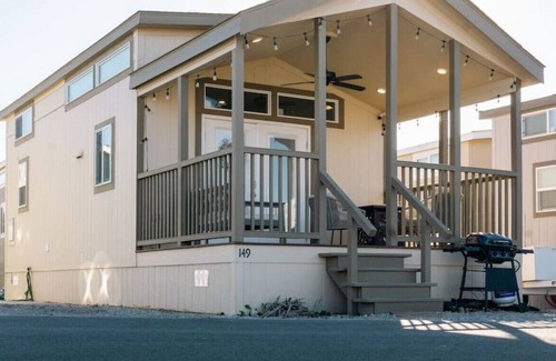 Ehrenberg House | Cozy & Bright Cottage on the Colorado River!