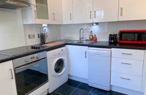 Riverside Apartment | Cozy Bright Cute flat next to Bermondsey station