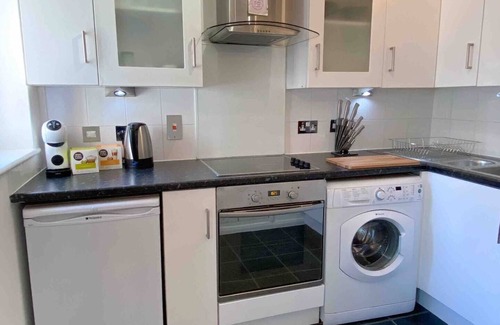 Riverside Apartment | Cozy Bright Cute flat next to Bermondsey station