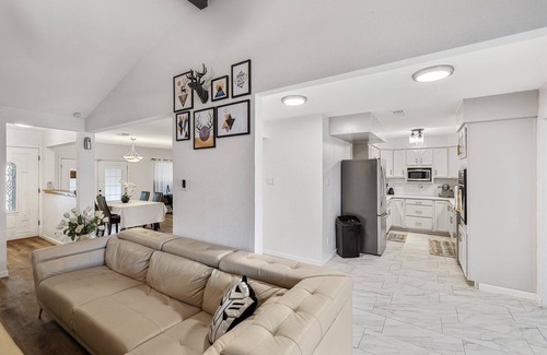 Watauga House | Cozy & Bright Getaway Home. Perfect Family Escape