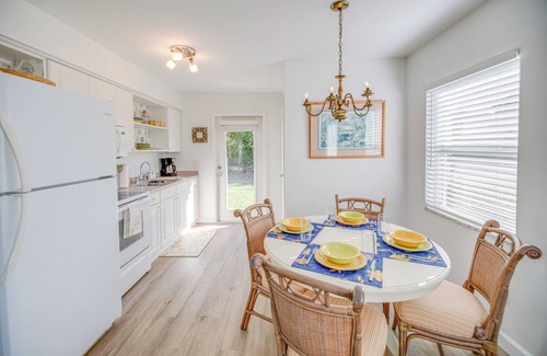 Central Naples Apartment | Cozy & Bright Naples Abode w/Community Amenities!