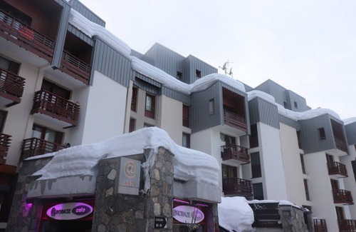 Val Claret Apartment | Cozy & Bright Studio Near Slopes and Shops with Balcony