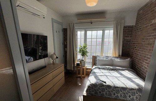 Crown Heights Apartment | Cozy Brooklyn retreat luxury building.
