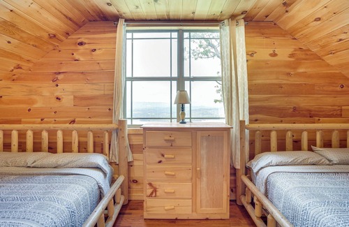 Bryant Cabin | Cozy Bryant Cabin w/ Indoor Pool Access + Hot Tub!