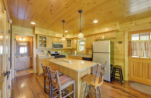 Bryson City Cabin | Cozy Bryson City Cabin w/Mountain Views!