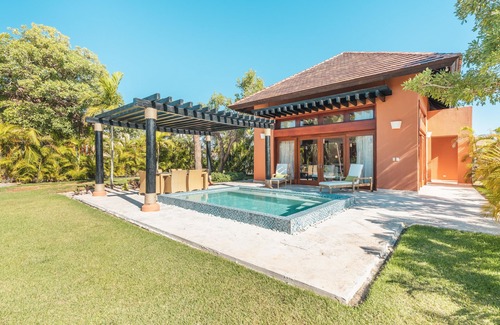 Punta Cana Villa | Cozy bungallow with pool at Green Village AA3