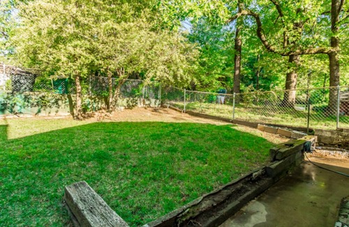 Little Rock House | Cozy Bungalow 3bdrm, 2.5ba, Hot Tub, Fenced Yard