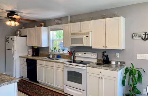Winter Haven House | Cozy Bungalow - 5 mi Legoland & 0.5 mi Dwntwn