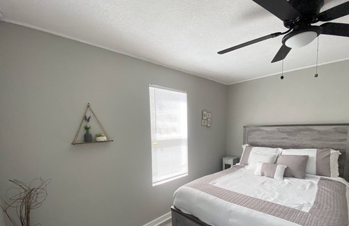 Jacksonville House | Cozy Bungalow - Close to Downtown!