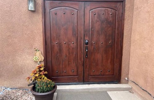 North Valley House | Cozy bungalow in charming Albuquerque near Balloon Fiesta Park with Mtn. Views