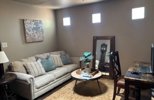 North Valley House | Cozy bungalow in charming Albuquerque near Balloon Fiesta Park with Mtn. Views
