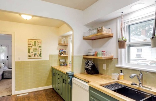 Wichita House | Cozy bungalow in Delano - minutes from downtown and the river