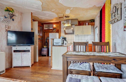 Nakensdorf House | Cozy Bungalow in Nakenstorf with Garden