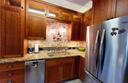 University District House | Cozy Bungalow in University District