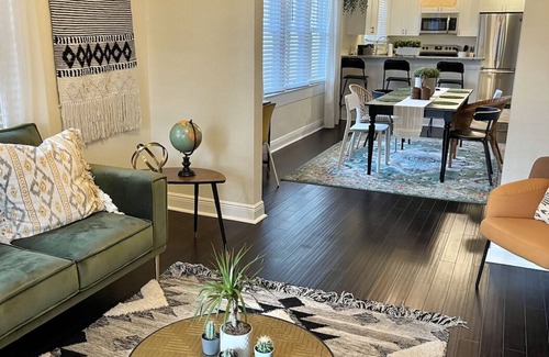Ybor City House | *Cozy Bungalow* Sleeps 10 - 2 miles to downtown