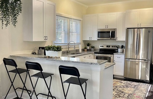 Ybor City House | *Cozy Bungalow* Sleeps 10 - 2 miles to downtown