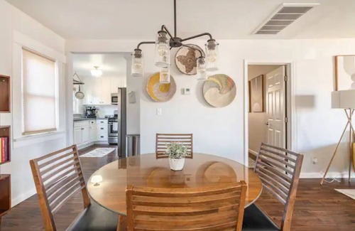 Harbor House | Cozy Bungalow w/Hot Tub, Game room - LB Gem ✨