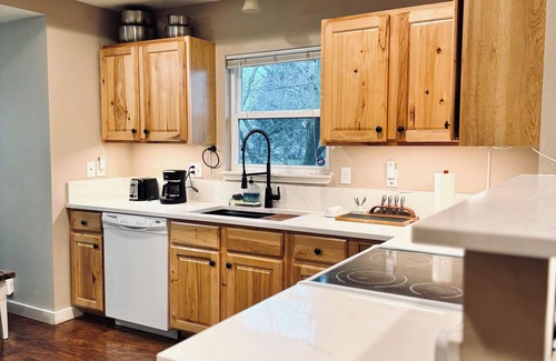 Nevada - Lidgerwood House | Cozy Bungalow w/Yard Near Parks & Hospital