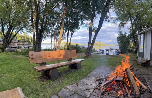 Gravenhurst Cottage | Cozy By the Docks, Waterfront Rental - Kahshe Lake - Muskoka