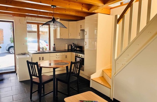 Saint-Julien-en-Genevois Cottage | Cozy cottage in Saint Julien-en-Genevois with WiFi & Free Parking