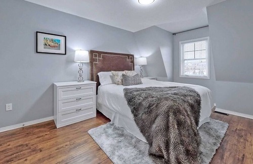 Bradford House | Cozy 1-bedroom with private washroom in a house