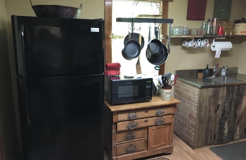 Seven Springs Cabin | Cozy Cabin 1 mile from 7 Springs. Central heat and a/c.